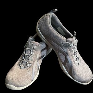 Skechers Relaxed Fit Sneakers (Like New)